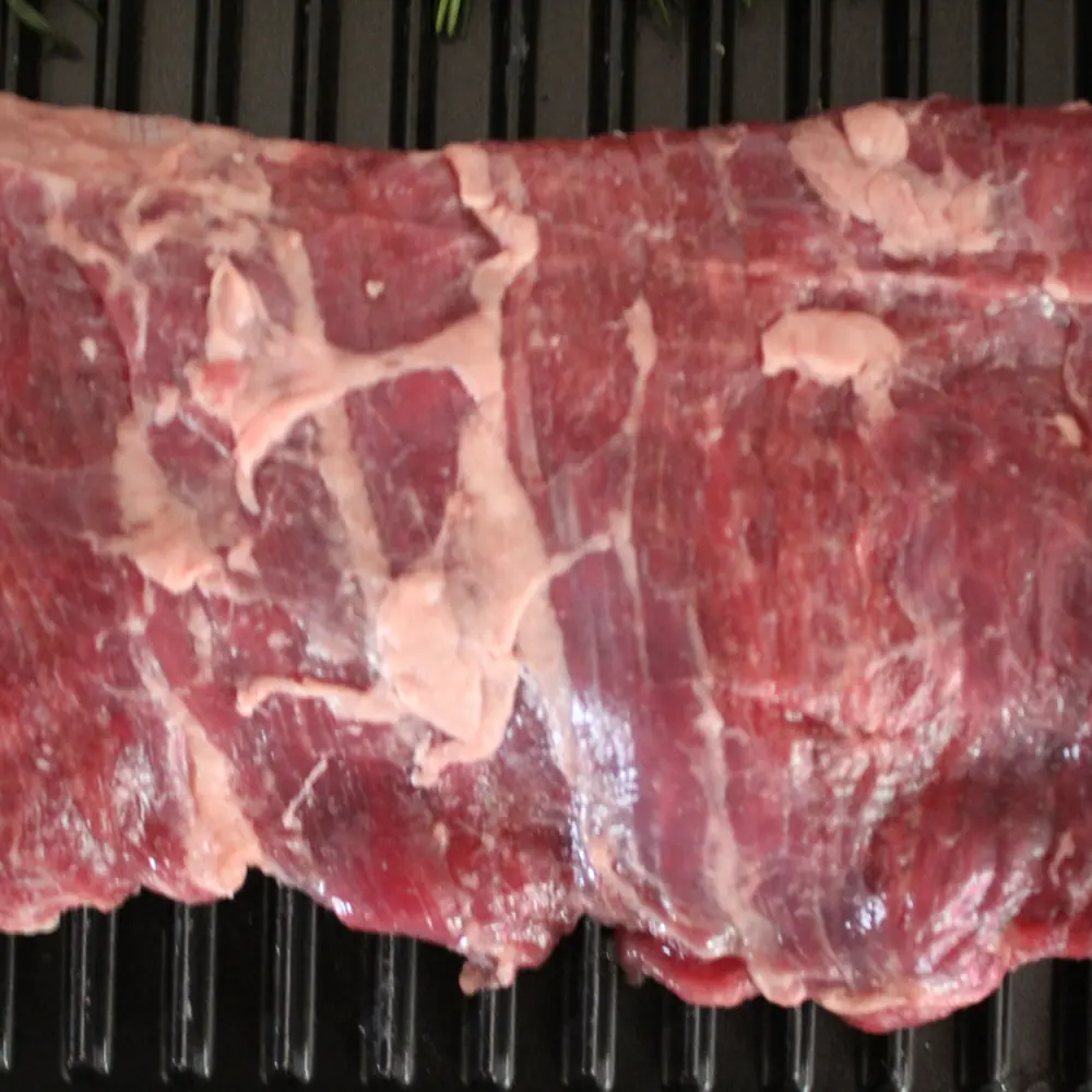 Detalle de las piezas y grosor natural de Arrachera Abierta en boutique Regio Beef sur de la CDMX.