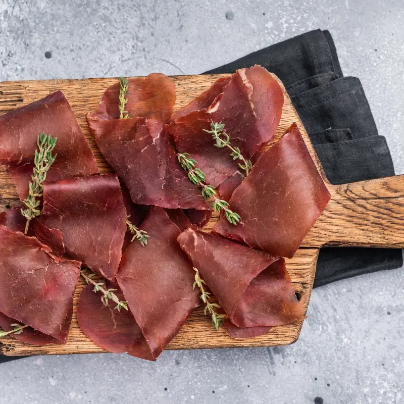 Productos regionales auténticos y delicias típicas para acompañar tus carnes en Regio Beef, sur de la CDMX.