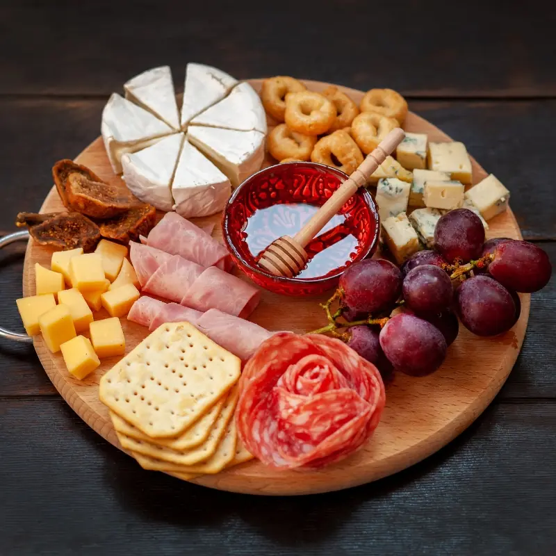 Quesos artesanales y embutidos premium como chorizo, chistorra y salchichas en Regio Beef, sur de la CDMX.