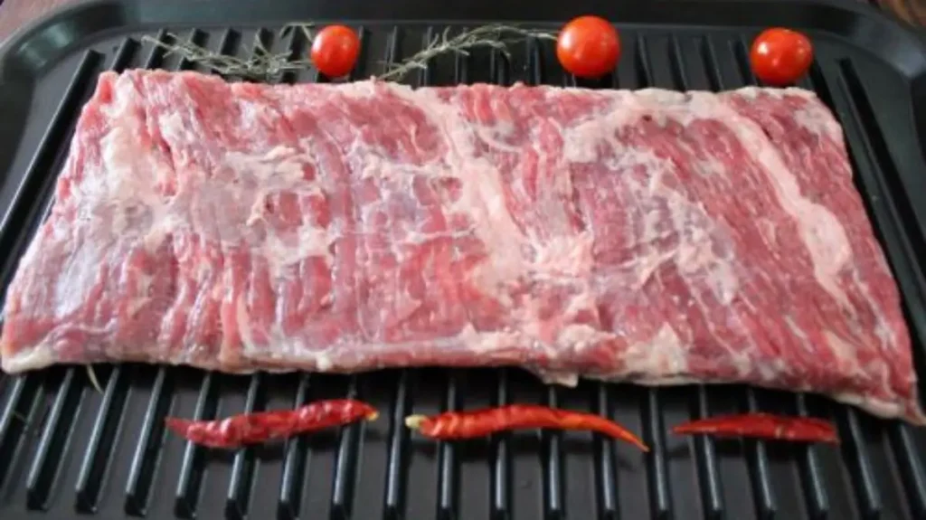 Arrachera de importación semimarinada Regio Beef en vista de ángulo