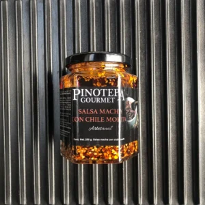 Frasco de salsa de chile morita artesanal Pinoteca Gourmet, selección premium en boutique Regio Beef Tlalpan, sur de la CDMX.