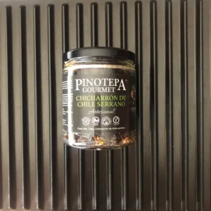 Frasco de salsa artesanal de chicharrón de serrano Pinoteca Gourmet, selección premium en boutique Regio Beef Tlalpan, sur de la CDMX.